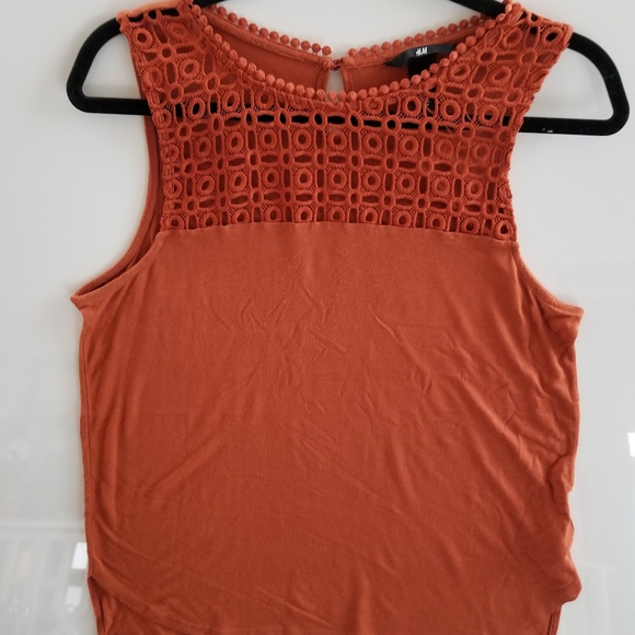 H & M top burnt orange/red fits small to medium - Picture 3 of 5